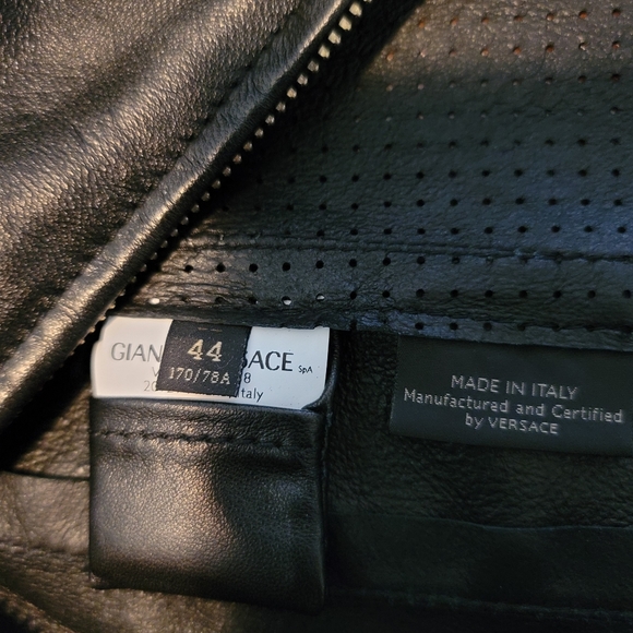 Flash sale⚡️Versace Leather Skirt size 44 - Picture 10 of 13